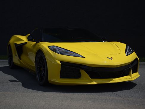 Used 2025 Chevrolet Corvette Z06 w/ Stealth Interior Trim Package RWD image 9