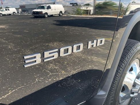 Used 2024 Chevrolet Silverado 3500 LTZ w/ LTZ Convenience Package AWD/4WD image 8