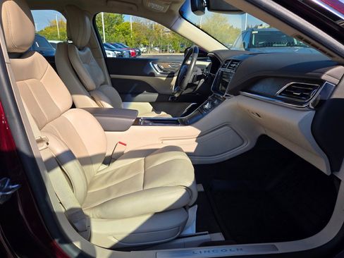 Used 2017 Lincoln Continental Select w/ Climate Package image 5
