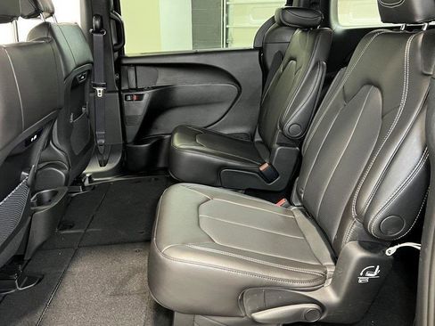 New 2026 Chrysler Pacifica Select image 19
