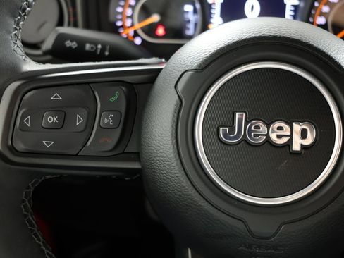 Used 2025 Jeep Wrangler Unlimited Rubicon AWD/4WD image 28