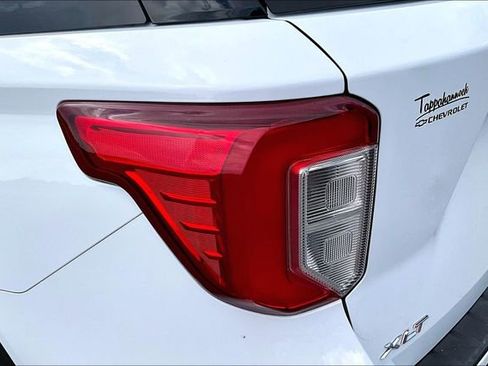 Used 2022 Ford Explorer XLT w/ Equipment Group 202A AWD/4WD image 23