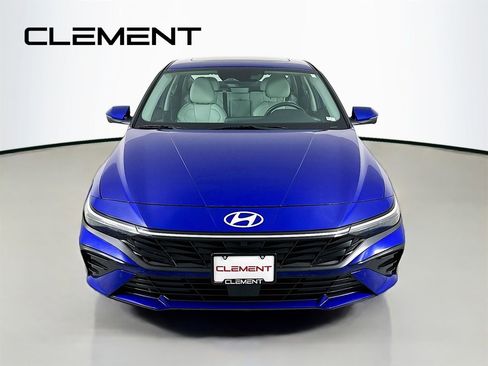 Used 2024 Hyundai Elantra Limited FWD image 3