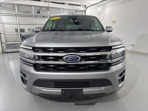 Used 2024 Ford Expedition Limited image 3