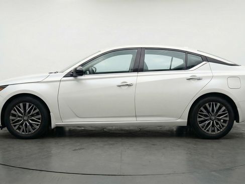 Used 2025 Nissan Altima 2.5 SV image 5