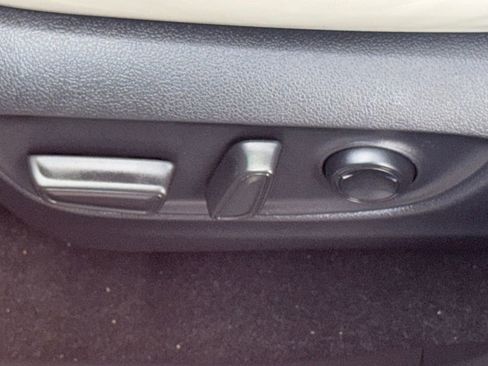 Used 2021 Toyota RAV4 XLE Premium image 44