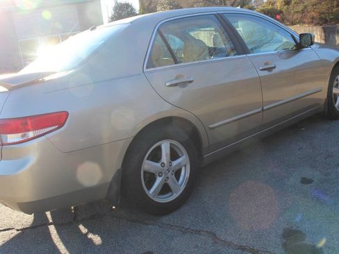 Used 2004 Honda Accord EX image 12
