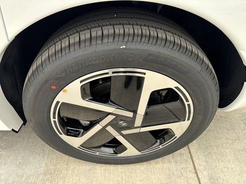 New 2026 Hyundai Ioniq 9 Calligraphy image 24