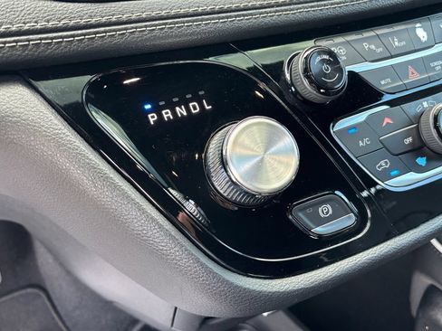 Used 2018 Chrysler Pacifica Limited w/ Advanced Safetytec Group FWD image 28