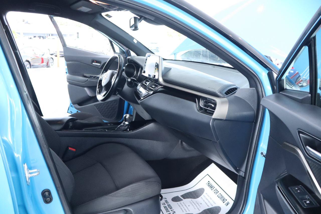 Used 2019 Toyota C-HR XLE FWD image 35