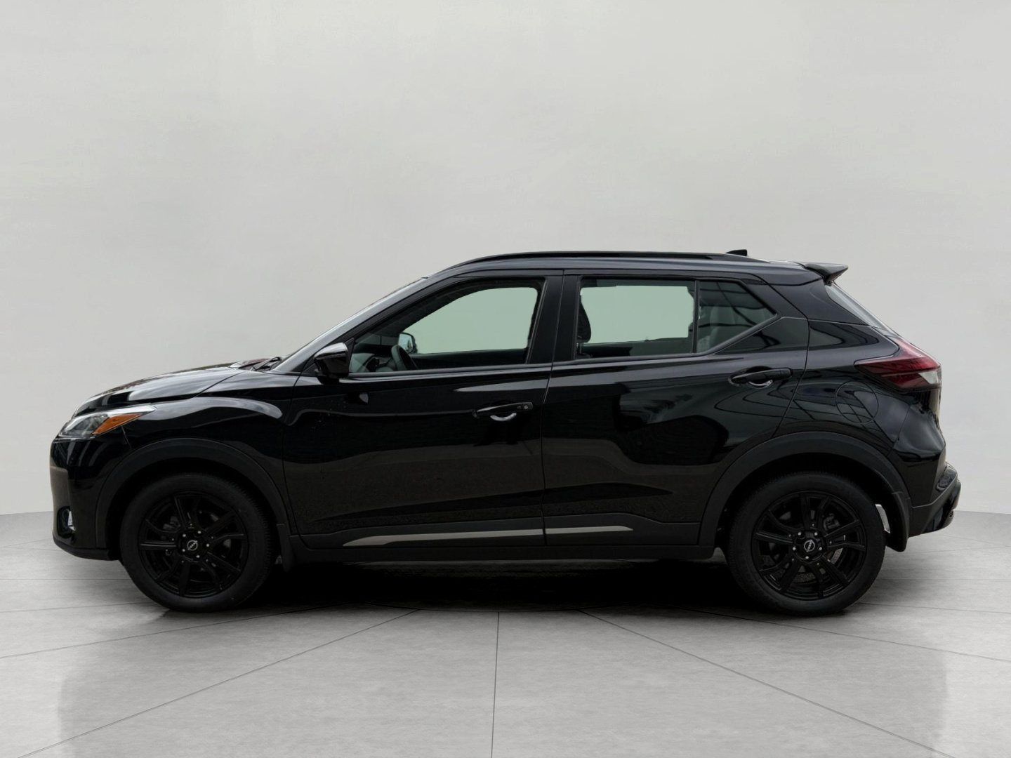 Used 2023 Nissan Kicks SR w/ SR Premium Package FWD image 8