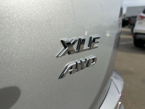Used 2018 Toyota RAV4 XLE image 9