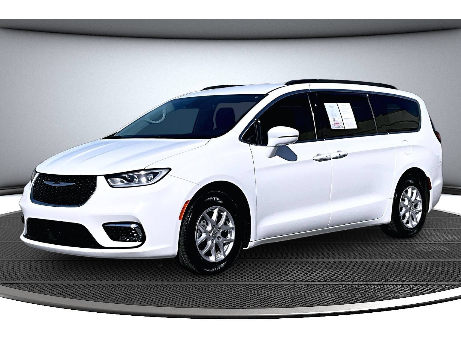 Certified 2022 Chrysler Pacifica Touring-L FWD image 16