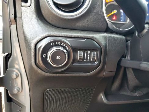 Used 2020 Jeep Wrangler Unlimited Sahara AWD/4WD image 29
