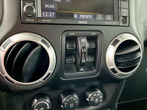 Used 2015 Jeep Wrangler Unlimited Rubicon AWD/4WD image 16