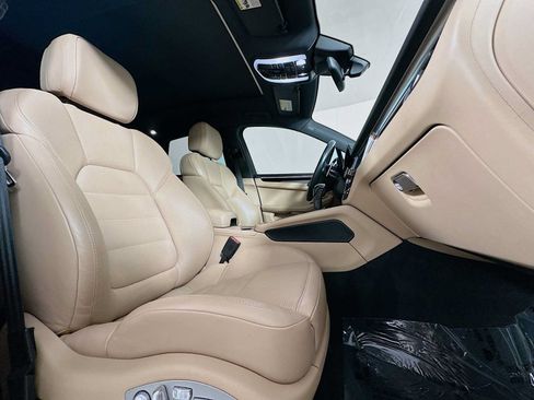 Certified 2023 Porsche Macan S AWD/4WD image 29