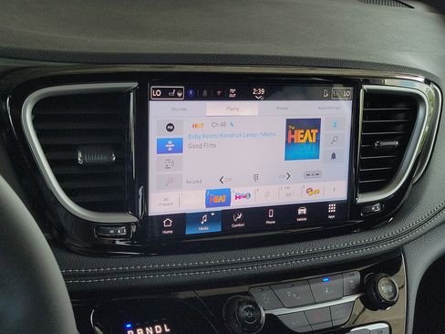 New 2026 Chrysler Pacifica Select FWD image 26