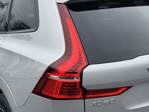 Certified 2025 Volvo XC60 B5 Plus image 8