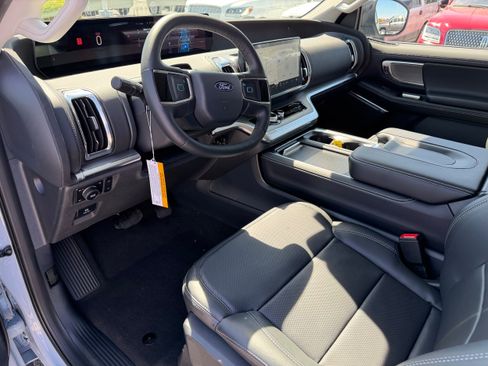 New 2026 Ford Expedition Platinum w/ Driver's Package AWD/4WD image 9