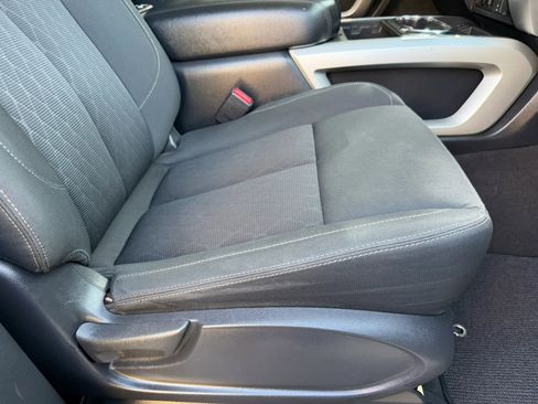 Used 2017 Nissan Titan SV AWD/4WD image 20