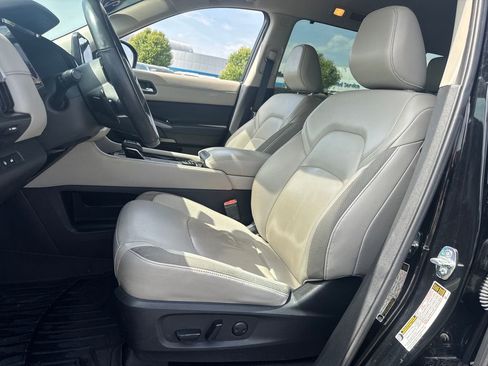 Used 2023 Nissan Pathfinder SL w/ Lighting Package (N92) AWD/4WD image 16