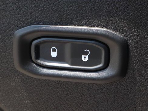 Used 2022 Jeep Wrangler Sport AWD/4WD image 19