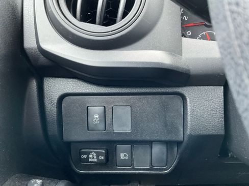 Used 2022 Toyota Tacoma SR image 21