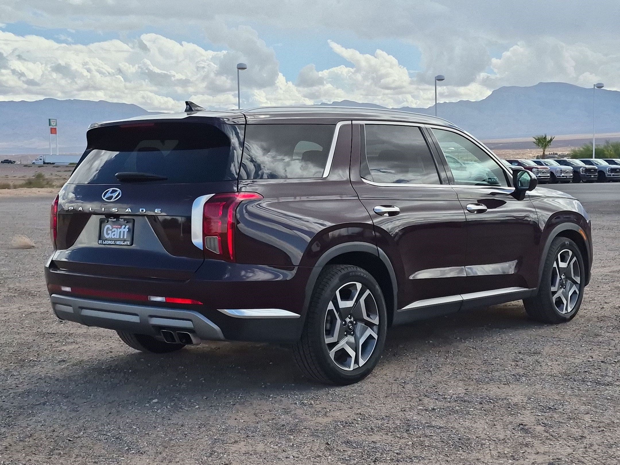 Used 2024 Hyundai Palisade Limited FWD image 3