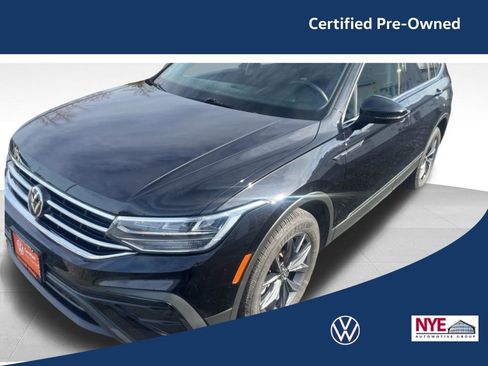 Used 2023 Volkswagen Tiguan SE FWD image 1
