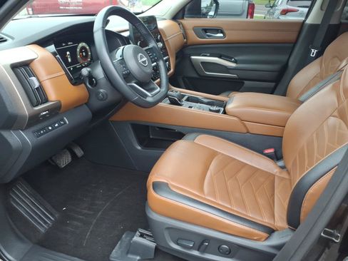 Used 2023 Nissan Pathfinder Platinum AWD/4WD image 10
