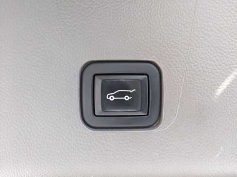 Used 2020 Chevrolet Traverse LT w/ LPO, Floor Liner Package image 11