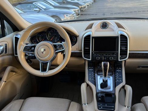 Used 2016 Porsche Cayenne image 23