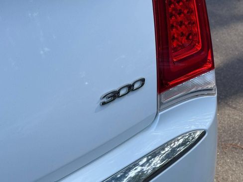 Used 2015 Chrysler 300 Limited RWD image 8