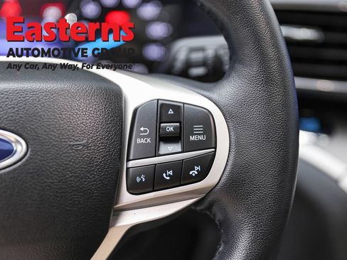 Used 2022 Ford Explorer XLT w/ Equipment Group 202A AWD/4WD image 16