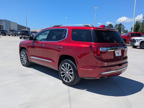Used 2022 GMC Acadia Denali w/ Denali Ultimate Package FWD image 3