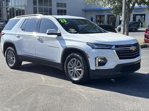 Used 2023 Chevrolet Traverse LT FWD image 2