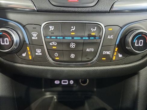 Used 2019 Chevrolet Equinox Premier w/ LPO, Cargo Package AWD/4WD image 17