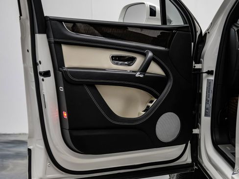 Used 2019 Bentley Bentayga image 84