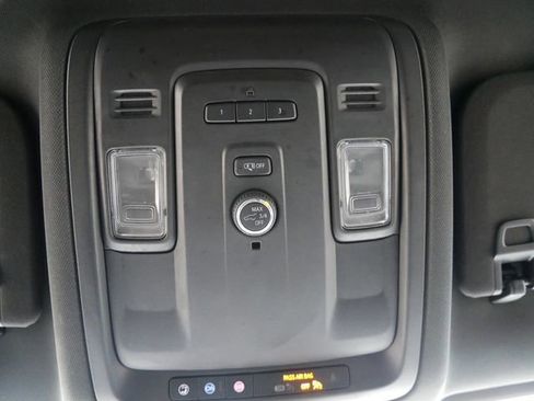 Used 2022 Chevrolet Suburban LT image 20