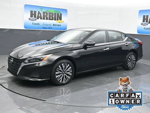 Used 2025 Nissan Altima 2.5 SV FWD image 1