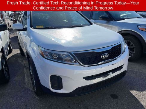 Used 2014 Kia Sorento LX image 1
