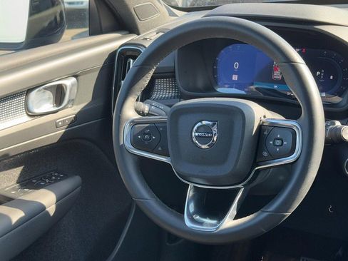 Certified 2025 Volvo XC40 B5 Plus image 12