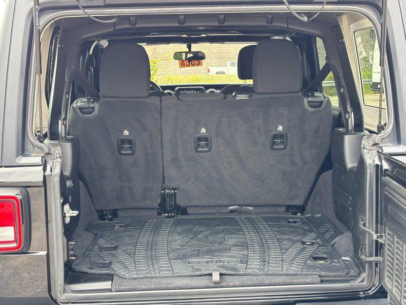 Used 2021 Jeep Wrangler Unlimited Sahara AWD/4WD image 11