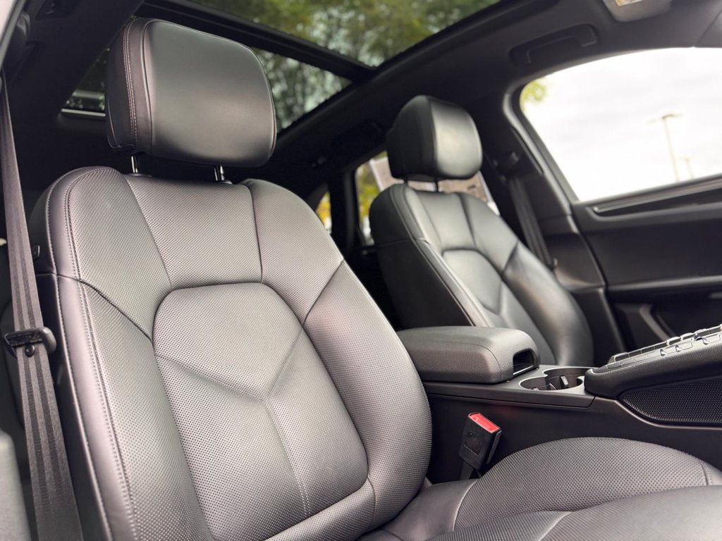 Used 2021 Porsche Macan AWD/4WD image 29
