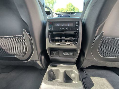 Used 2024 Jeep Grand Cherokee L Limited AWD/4WD image 17