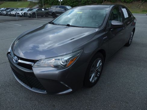 Used 2015 Toyota Camry SE FWD image 7