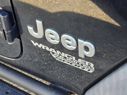 Used 2018 Jeep Wrangler Unlimited Sport AWD/4WD image 5