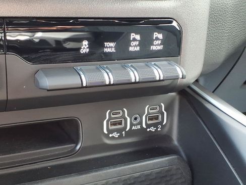 Used 2021 RAM 1500 Big Horn AWD/4WD image 17