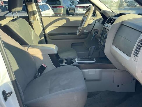 Used 2012 Ford Escape XLS AWD/4WD image 9