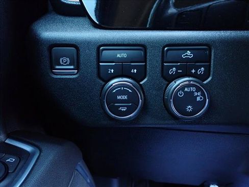 Used 2022 Chevrolet Silverado 1500 LT AWD/4WD image 20